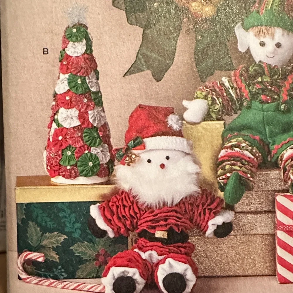 Simplicity Festive Wreath Kit with Red & Green Accents New Uncut Factory Folded